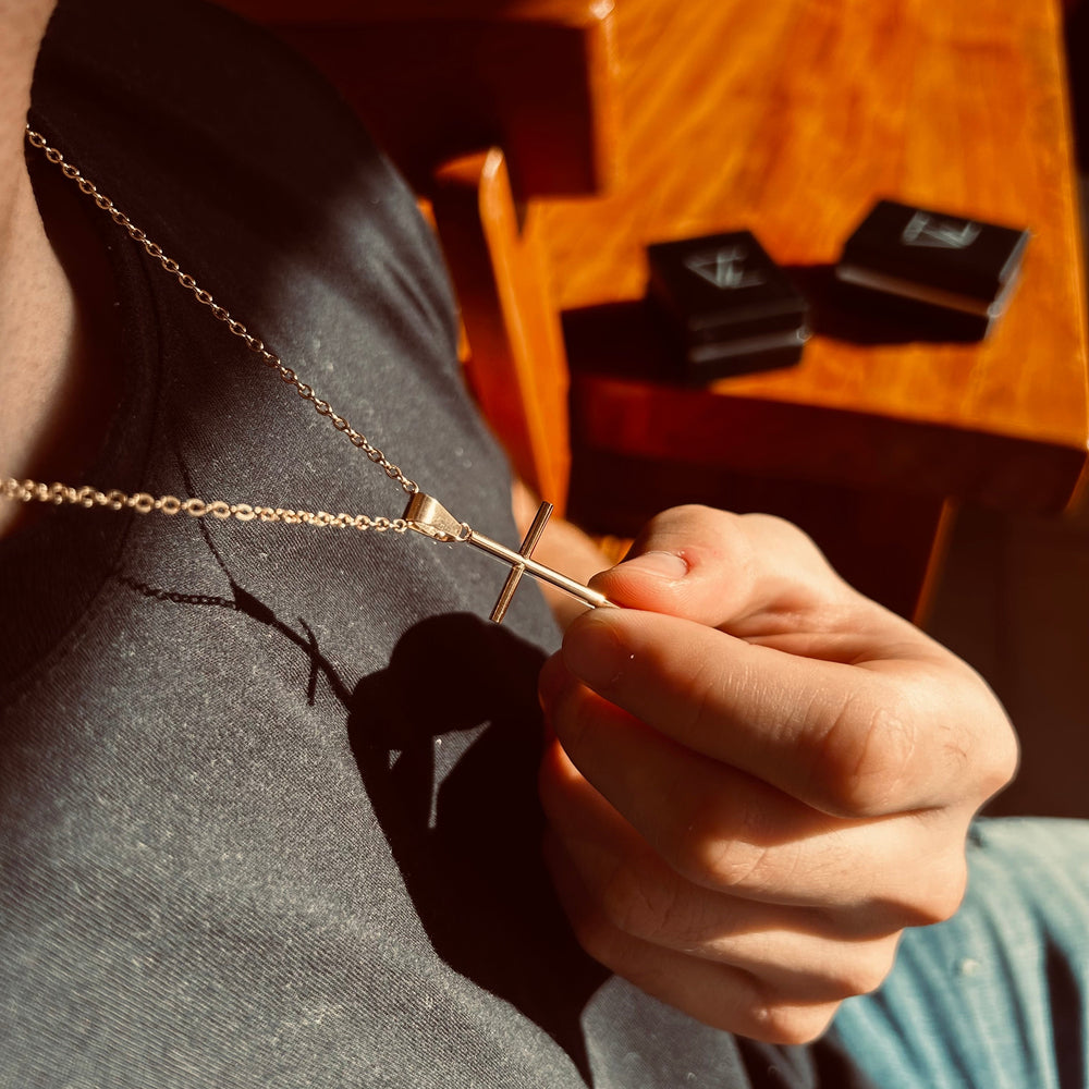 Colar Cruz Lisa Ouro