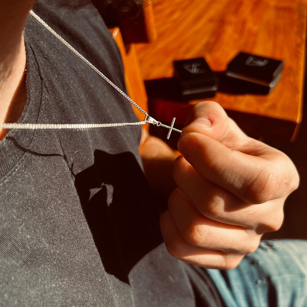 Colar Cruz Lisa Prata