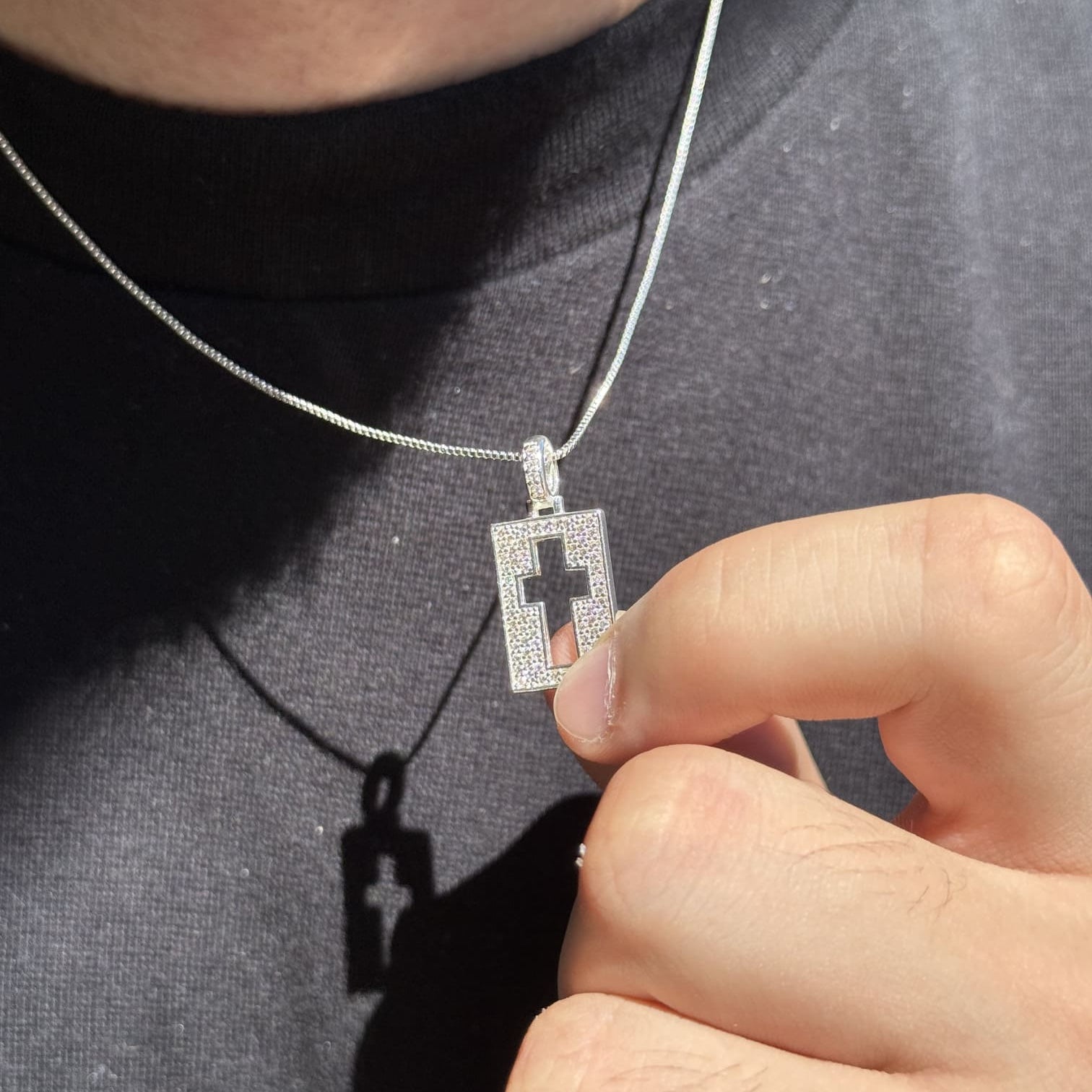 Colar Placa Cruz Cravejada - Prata 925