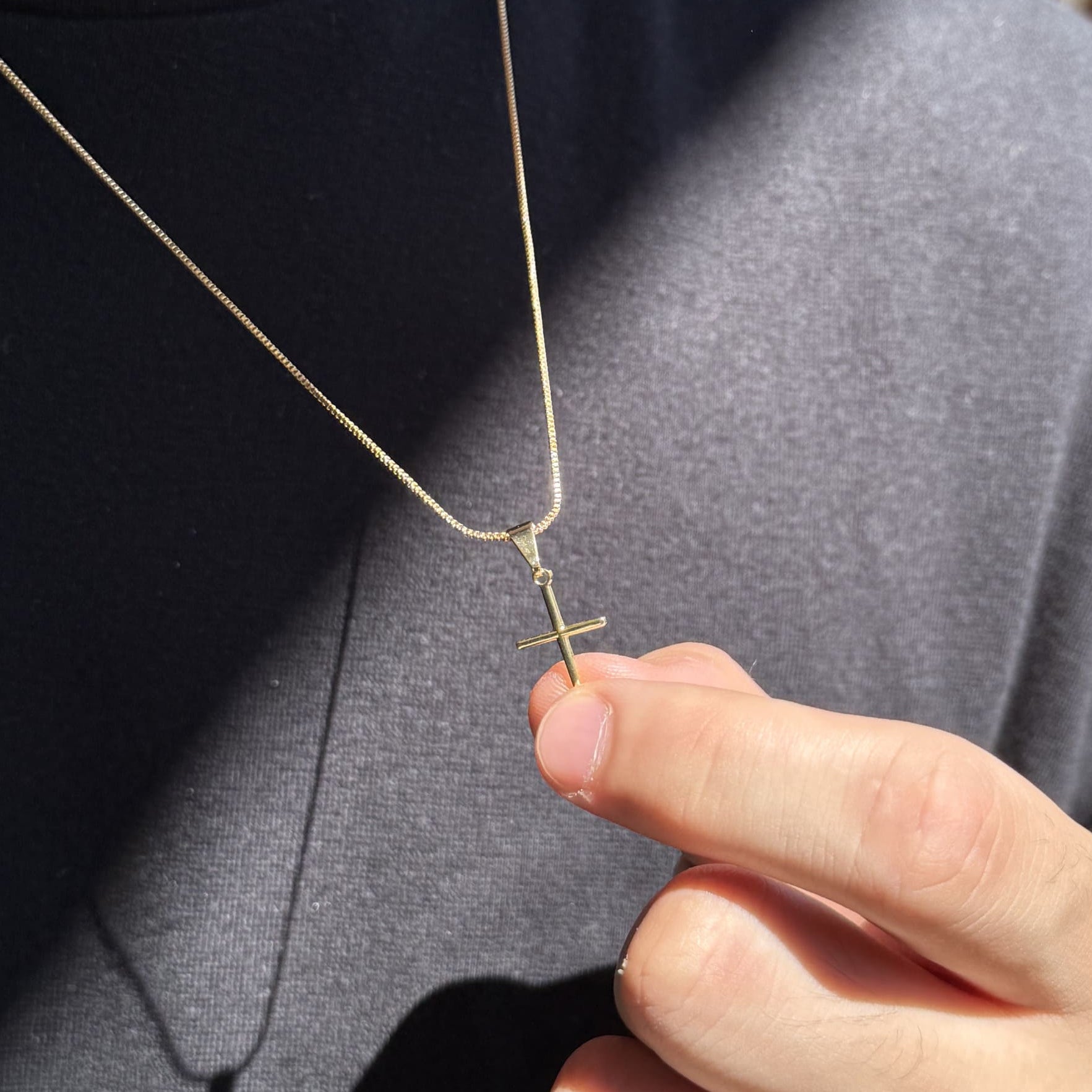 Colar Cruz Lisa Ouro