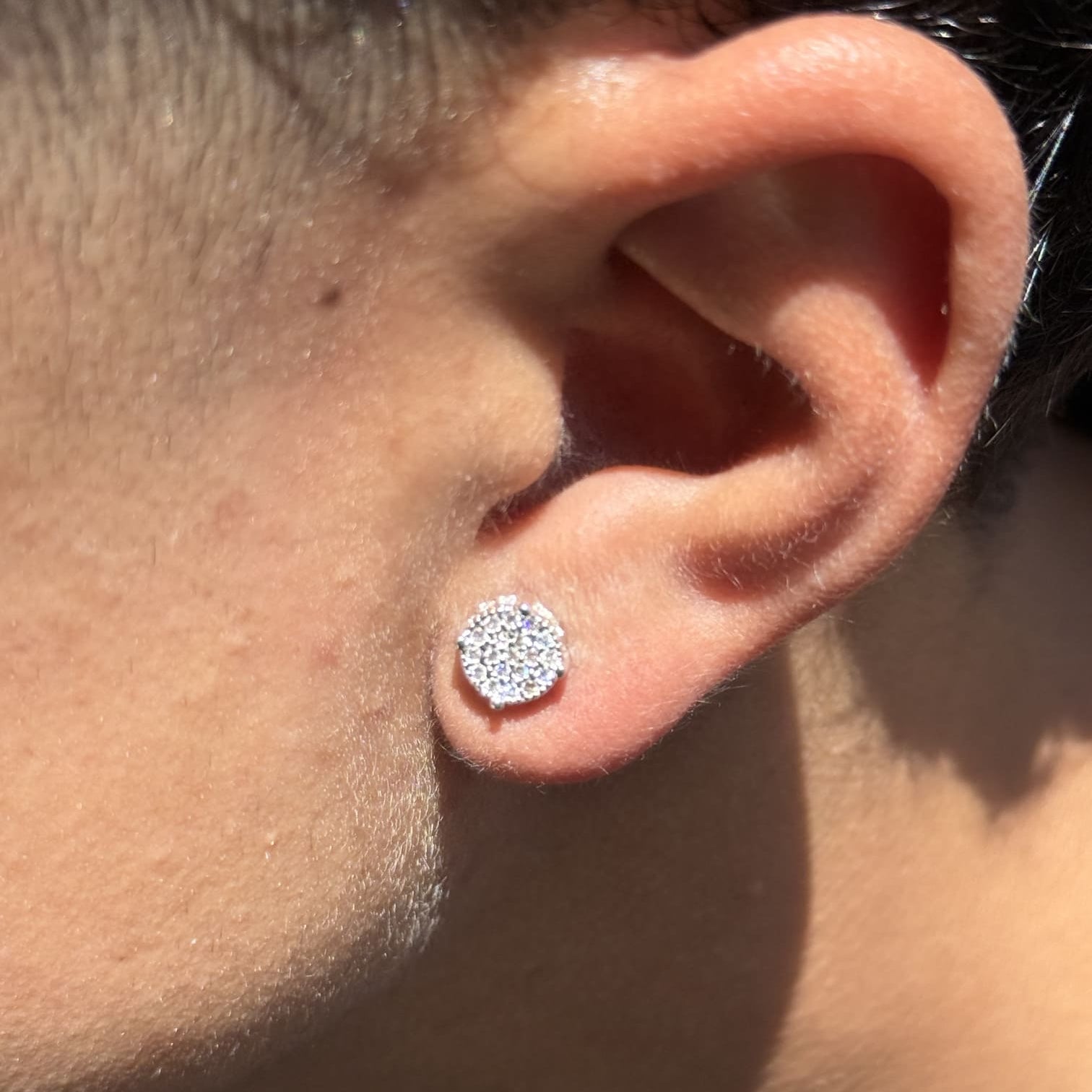 Brinco Redondo Cravejado Prata