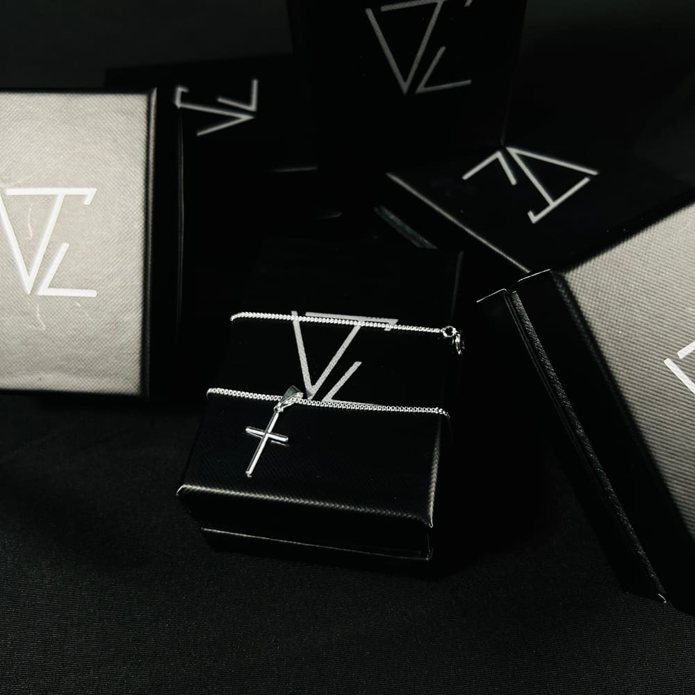 Colar Cruz Lisa Prata