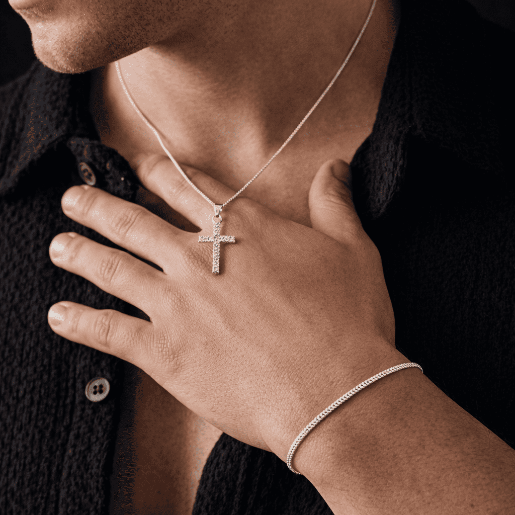 Kit NJR com "Conjunto cruz cravejada + Pulseira grumet" - Prata 925