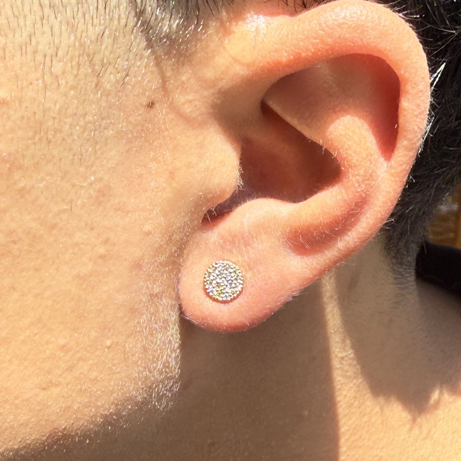 Brinco Redondo Cravejado Ouro