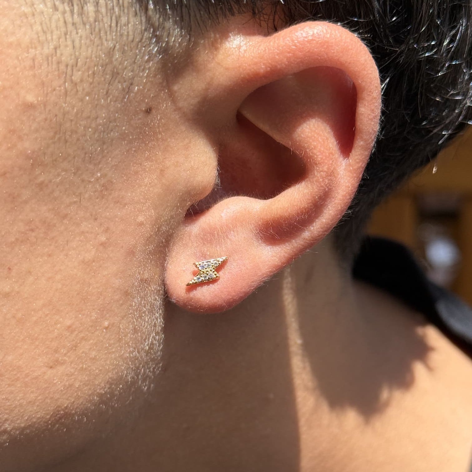 Brinco Raio Cravejado Ouro